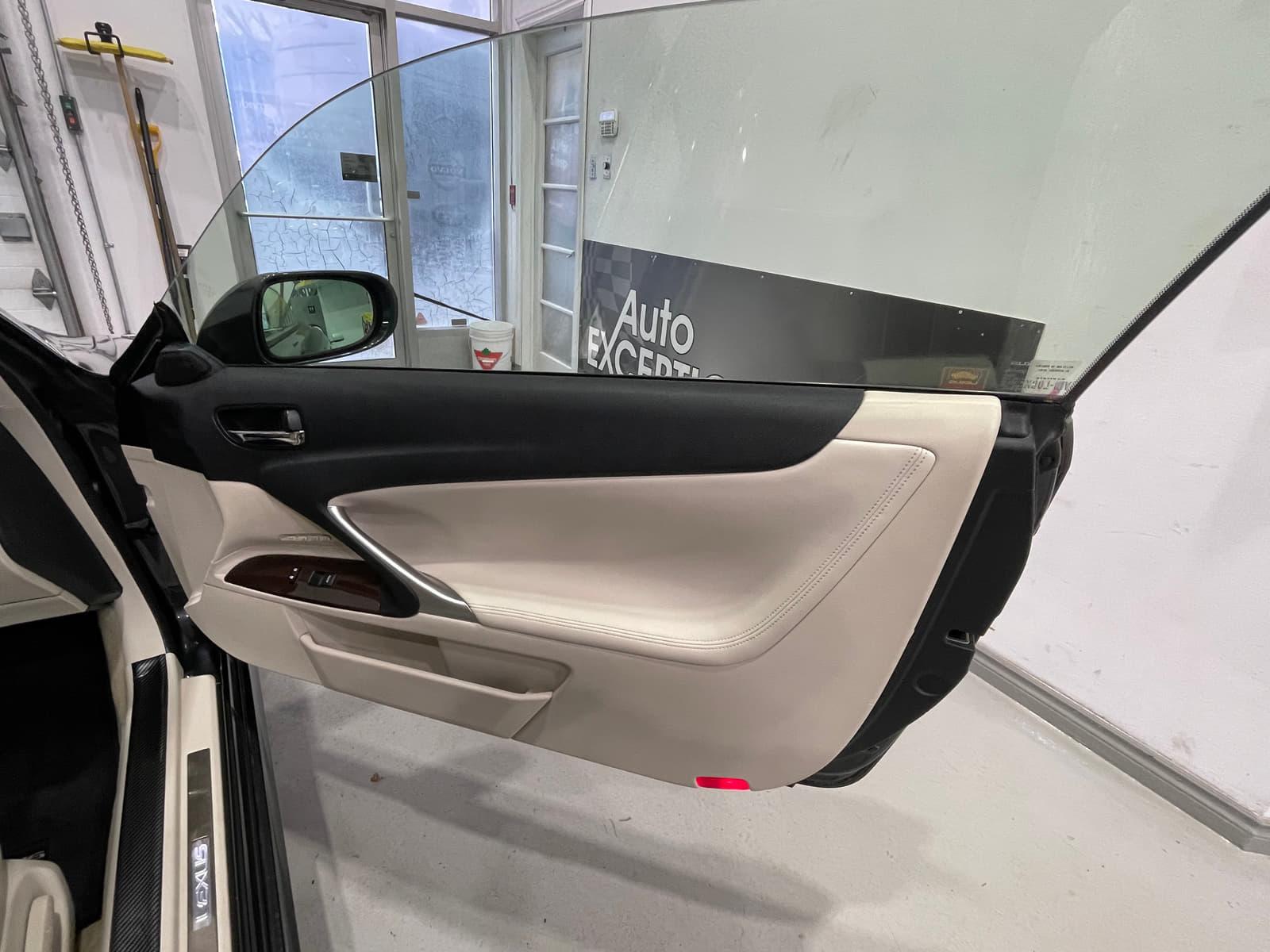 Lexus IS 250C 2010 - Image 21