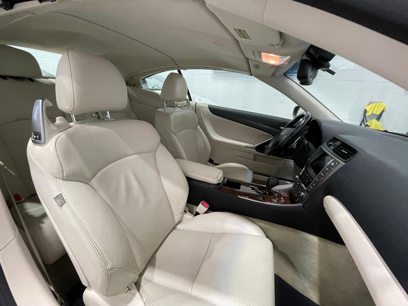 Lexus IS 250C 2010 - Image 23