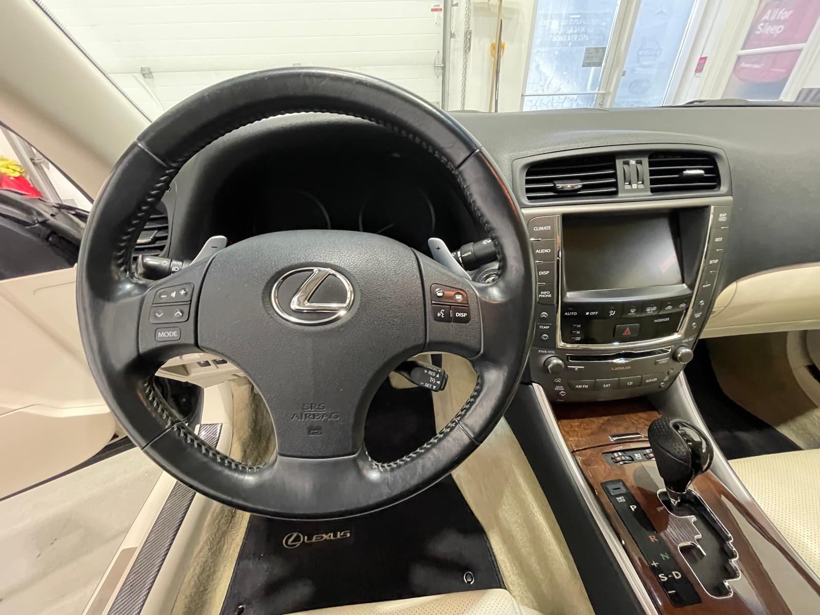 Lexus IS 250C 2010 - Image 32