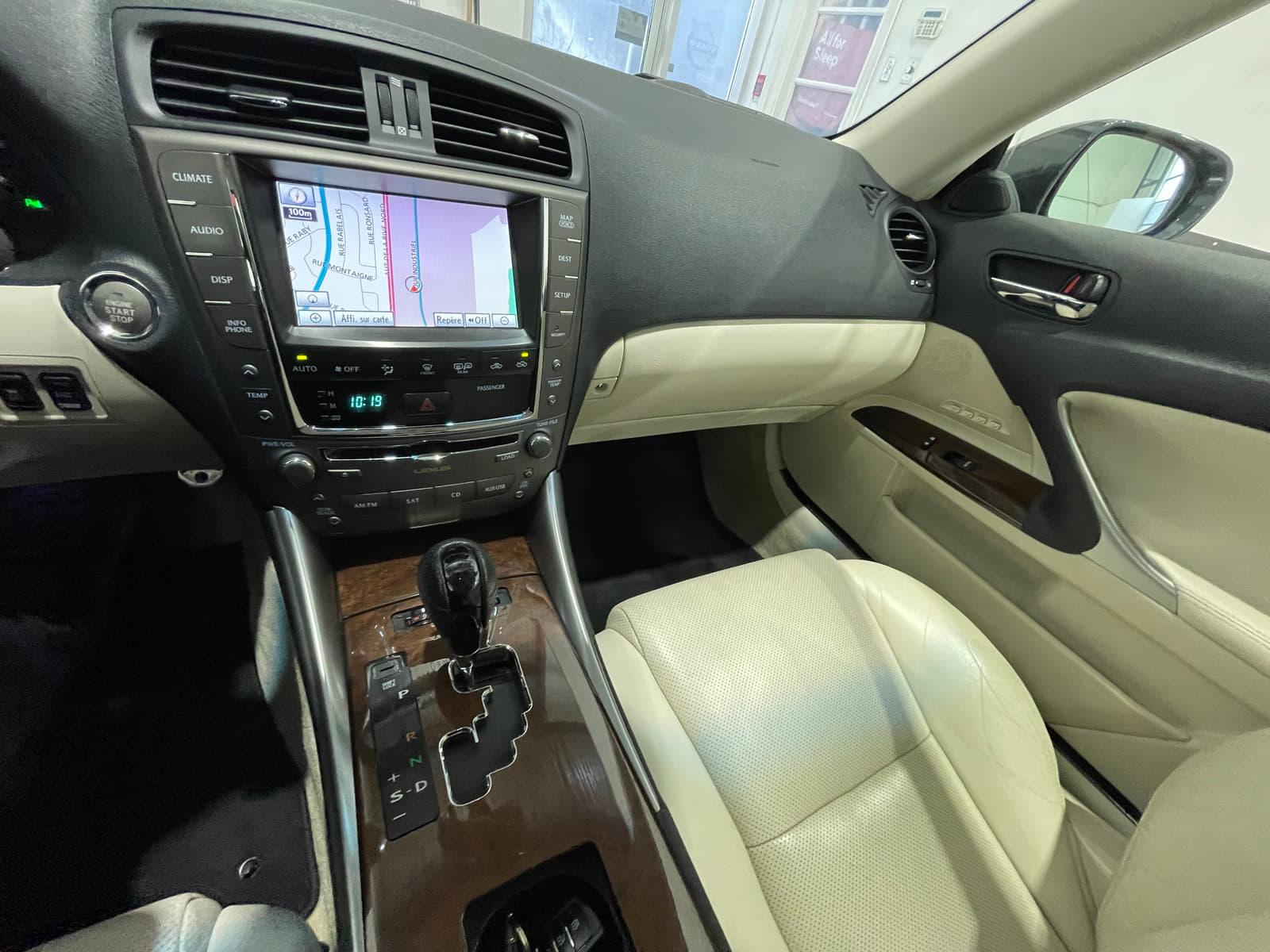 Lexus IS 250C 2010 - Image 35