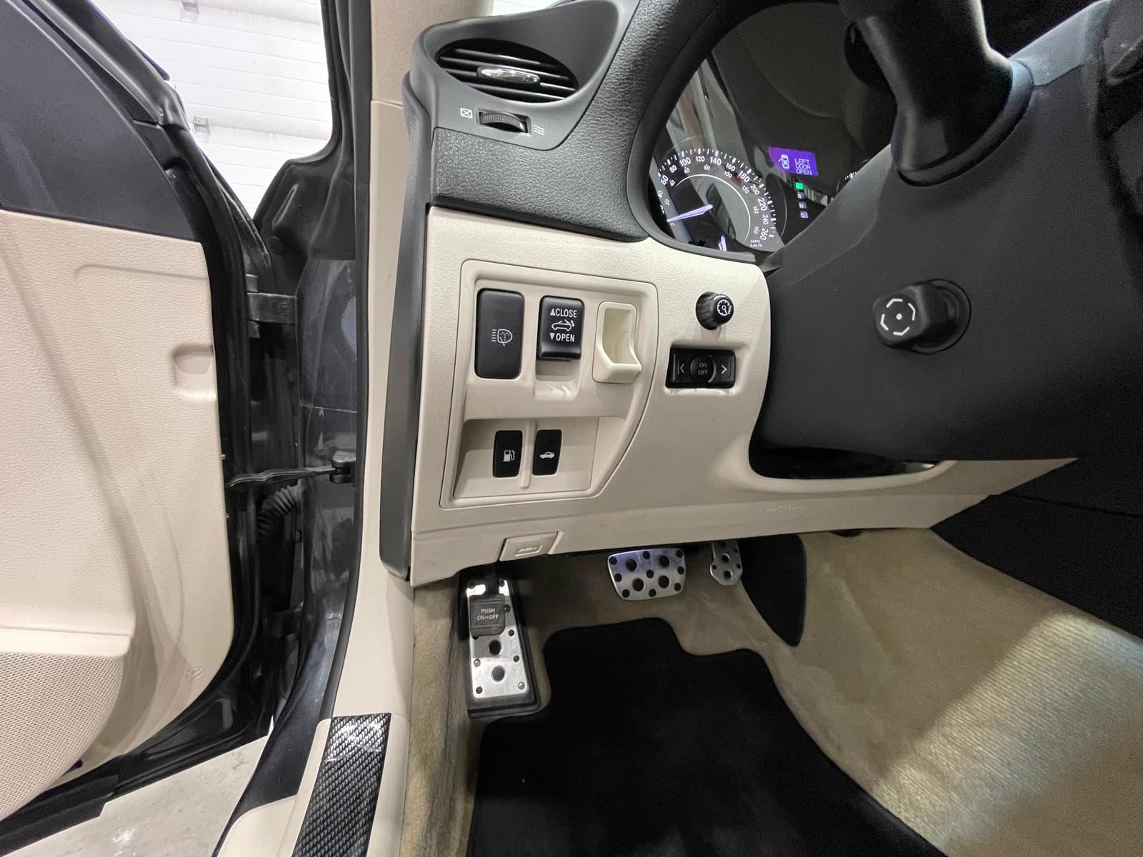 Lexus IS 250C 2010 - Image 39