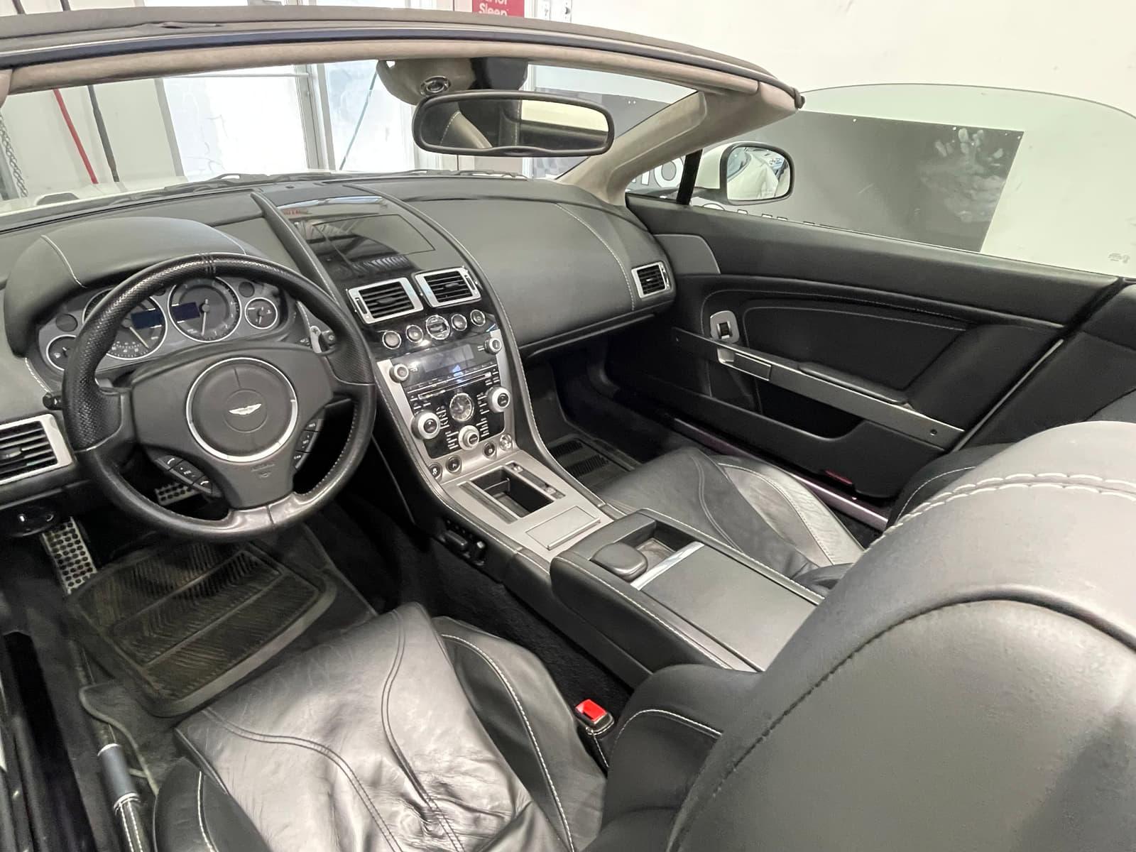 Aston Martin V8 Vantage 2011 - Image 11