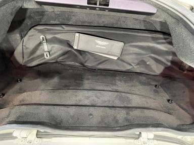 Aston Martin V8 Vantage 2011 - Thumbnail 14