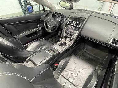 Aston Martin V8 Vantage 2011 - Thumbnail 18