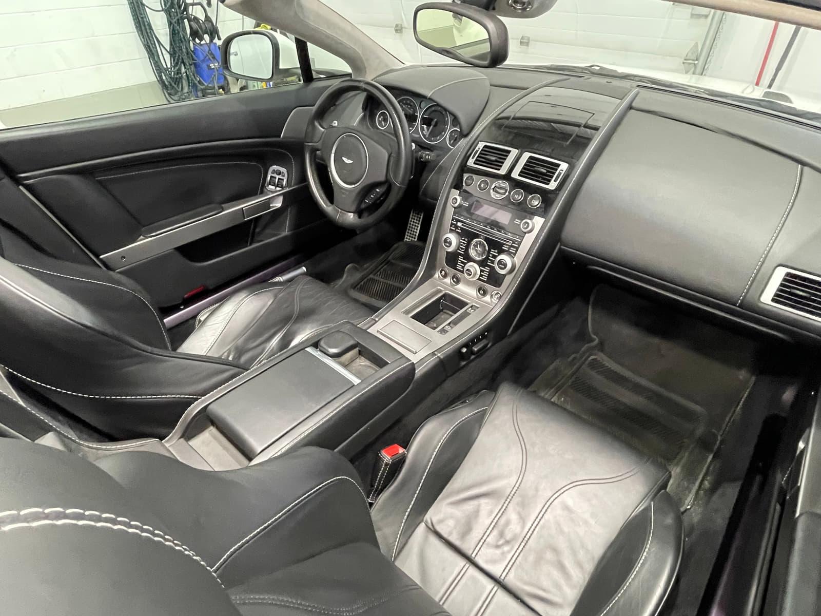 Aston Martin V8 Vantage 2011 - Image 18