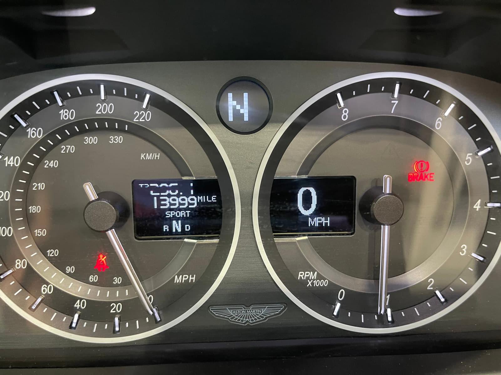 Aston Martin V8 Vantage 2011 - Image 26