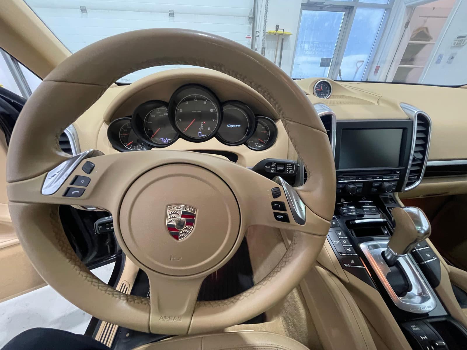 Porsche Cayenne 2014 - Image 27