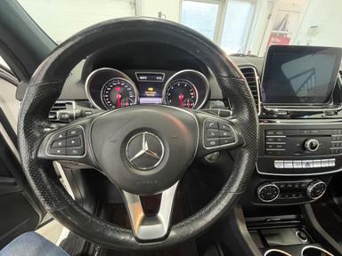 Mercedes-Benz GLE-Class 2018 - Thumbnail 36