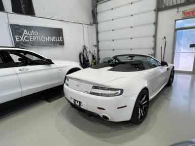 Aston Martin V8 Vantage 2011 - Thumbnail 18
