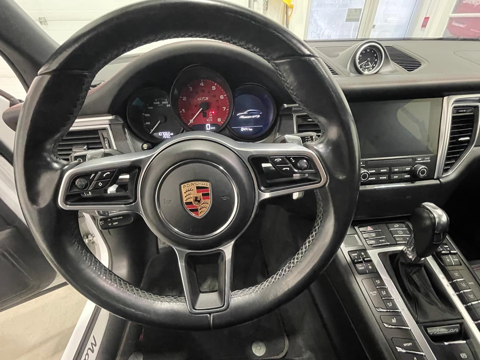 Porsche Macan 2017 - Image 36