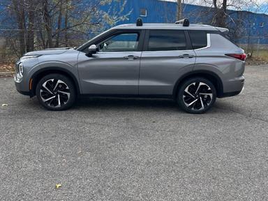 Mitsubishi Outlander 2022 - Thumbnail 3