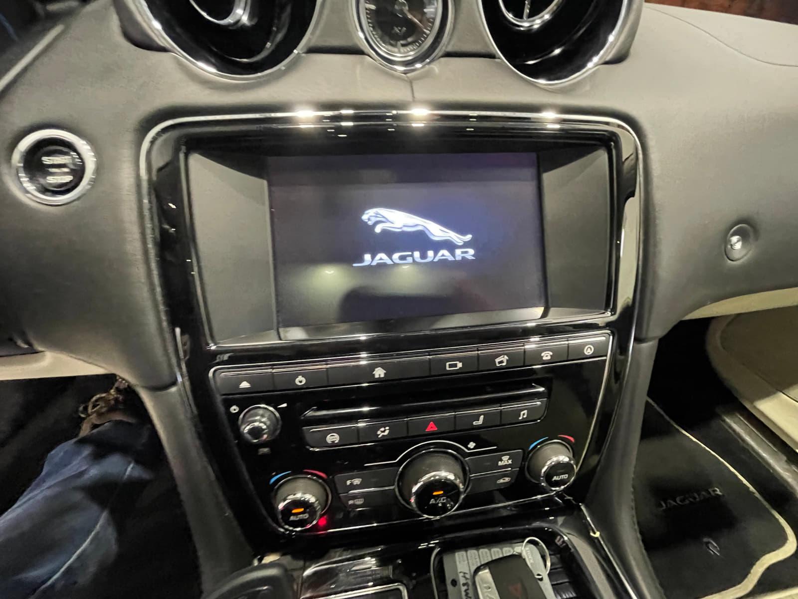 Jaguar XJL 2017 - Image 24