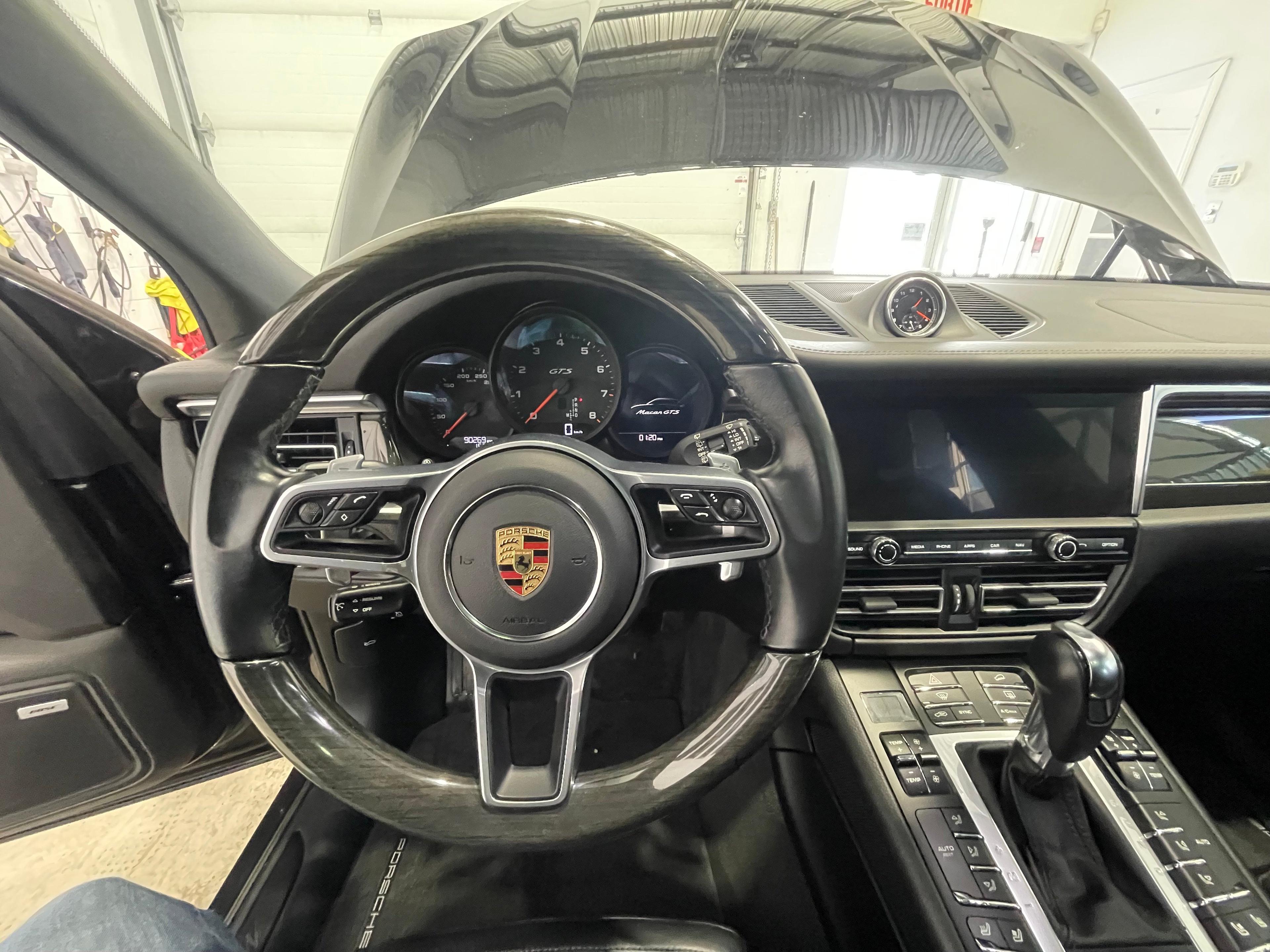 Porsche Macan 2021 - Image 31