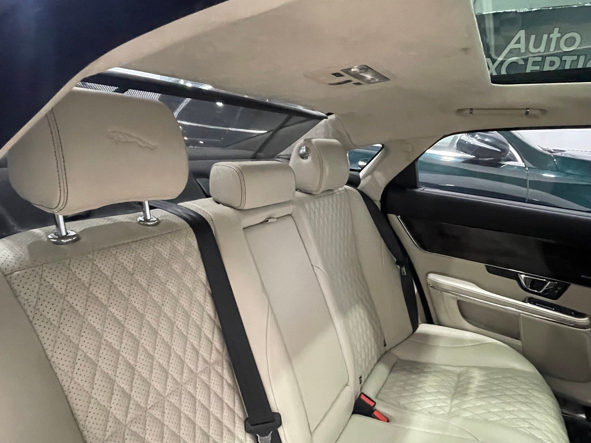 Jaguar XJ 2017 - Thumbnail 30