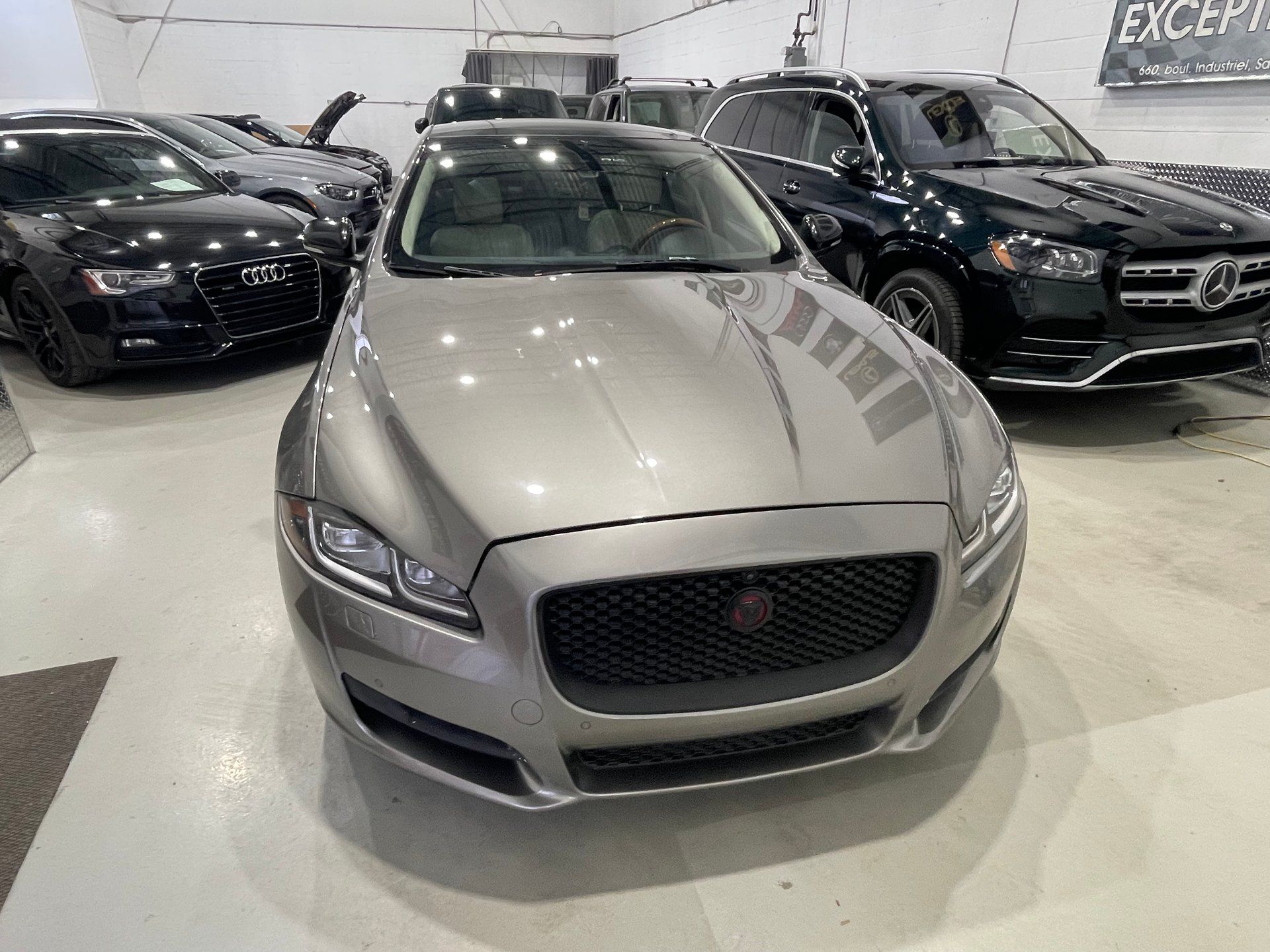 Jaguar XJ 2017 - Thumbnail 35