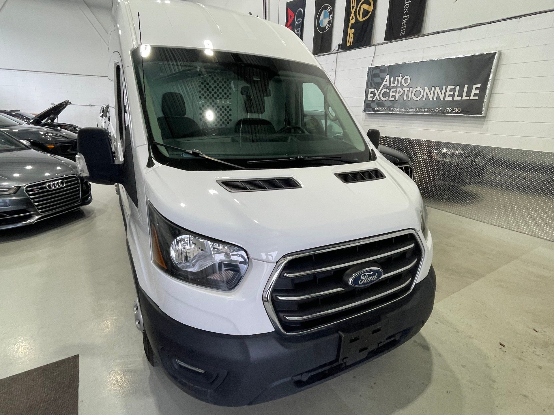 Ford Transit-250 Cargo 2020 - Thumbnail 1