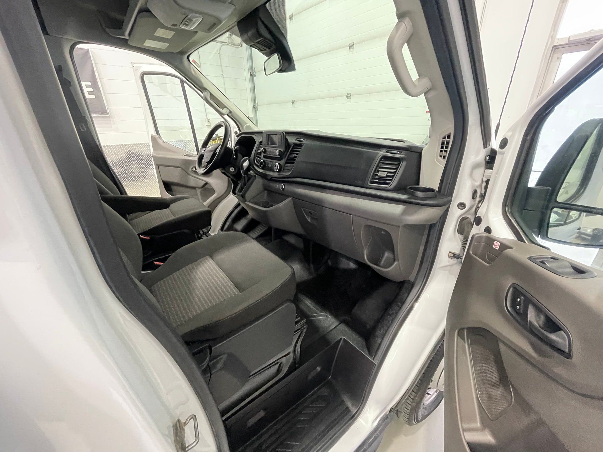 Ford Transit-250 Cargo 2020 - Thumbnail 23