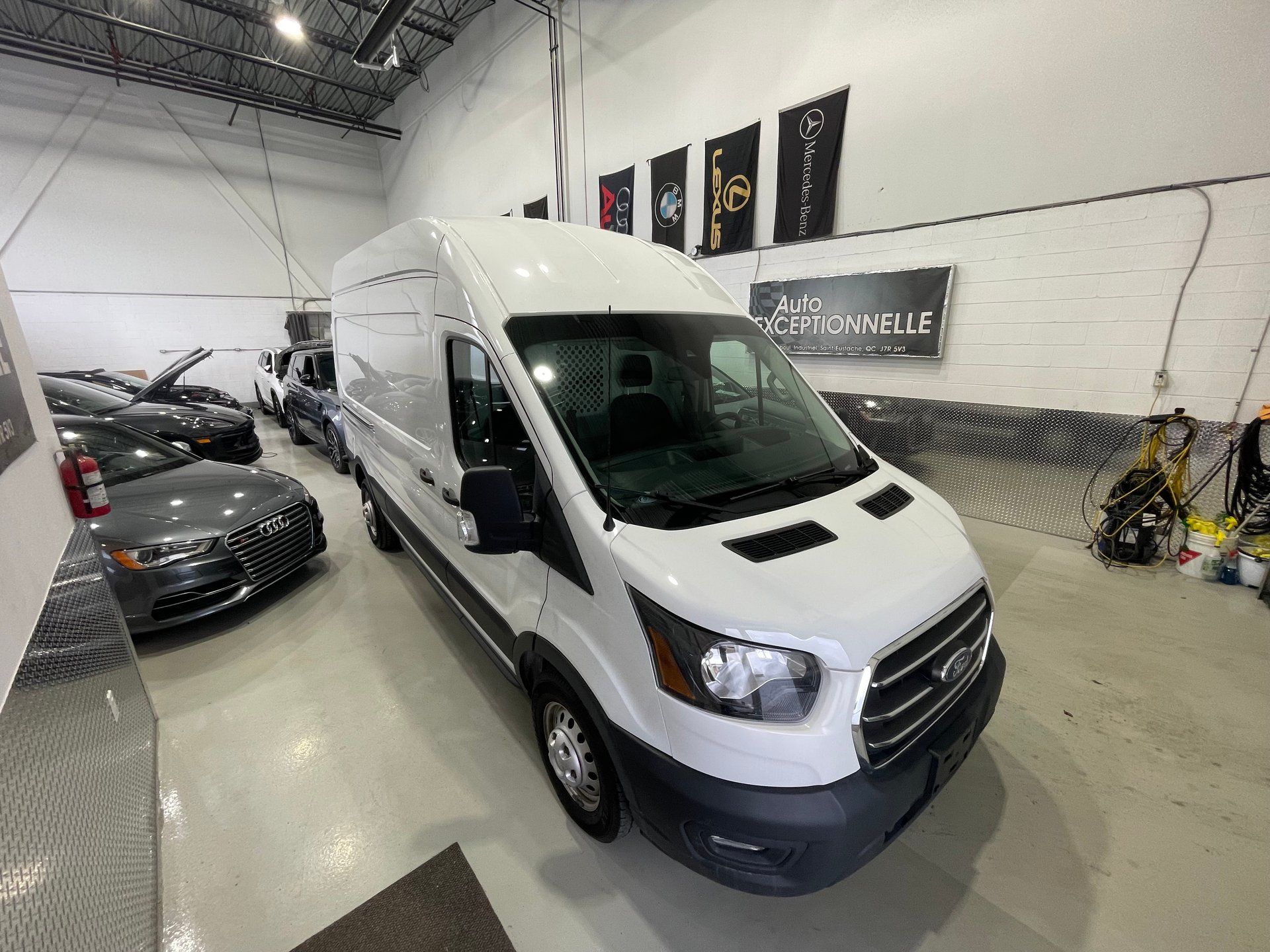 Ford Transit-250 Cargo 2020 - Thumbnail 17