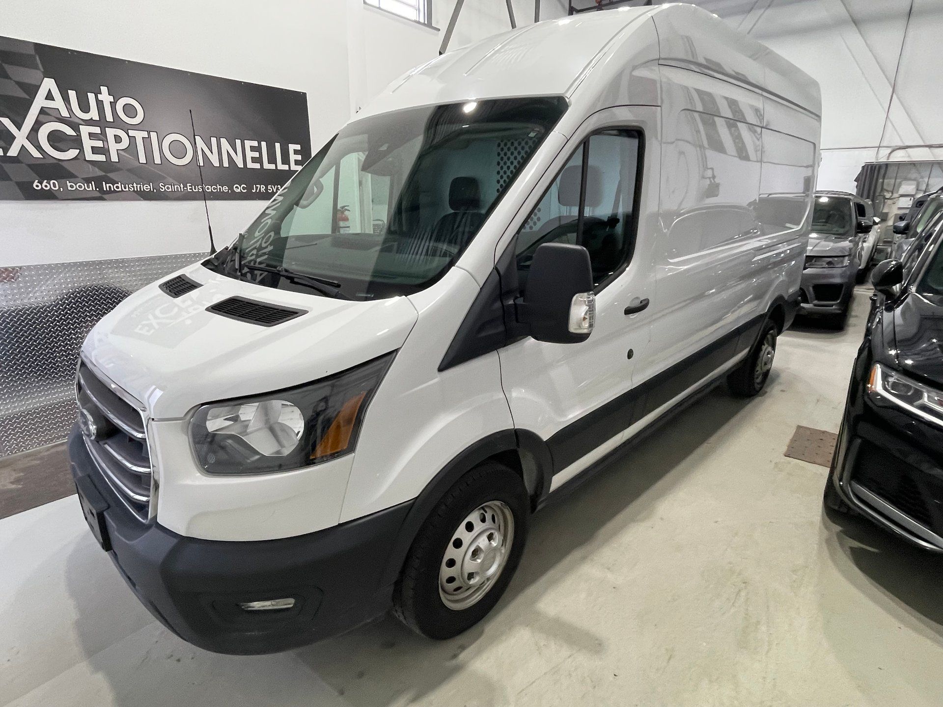 Ford Transit-250 Cargo 2020 - Thumbnail 3