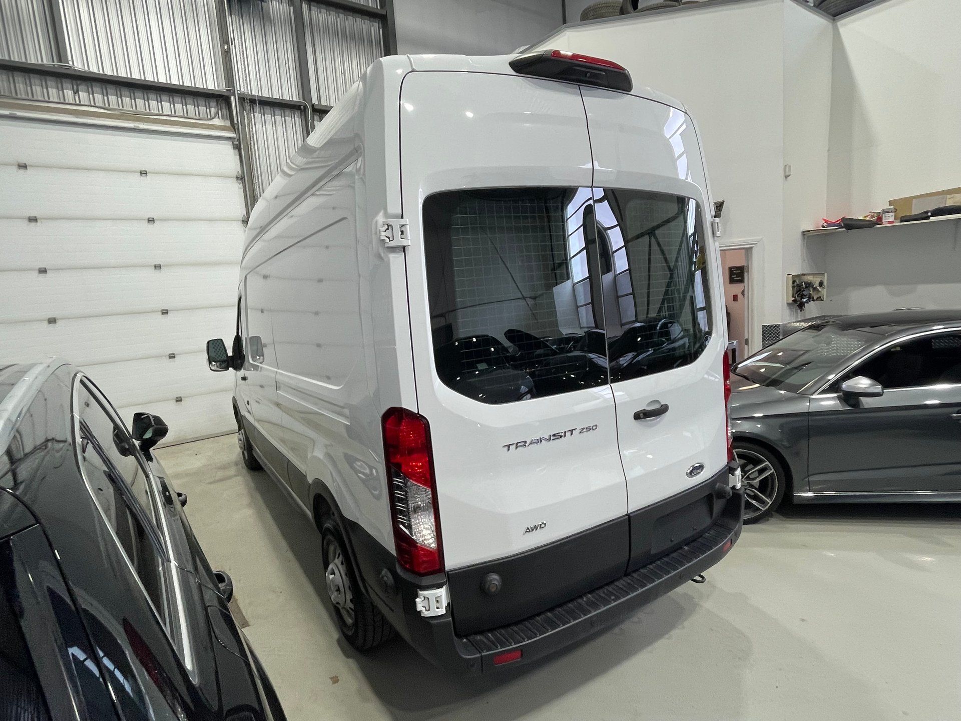 Ford Transit-250 Cargo 2020 - Thumbnail 5