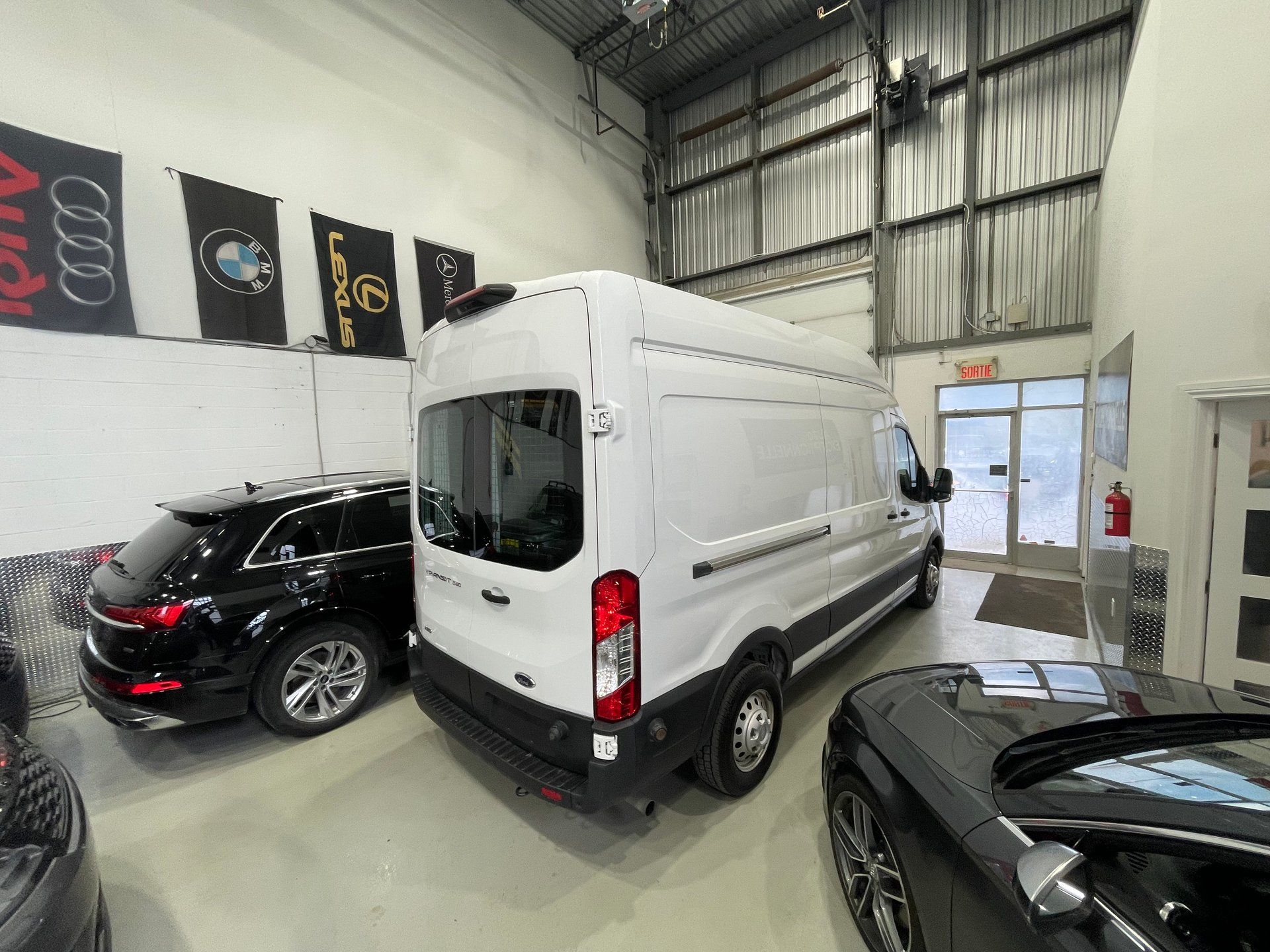 Ford Transit-250 Cargo 2020 - Thumbnail 13