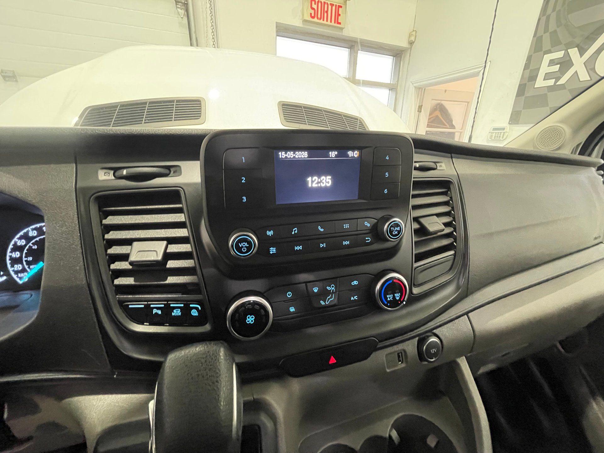 Ford Transit-250 Cargo 2020 - Thumbnail 35
