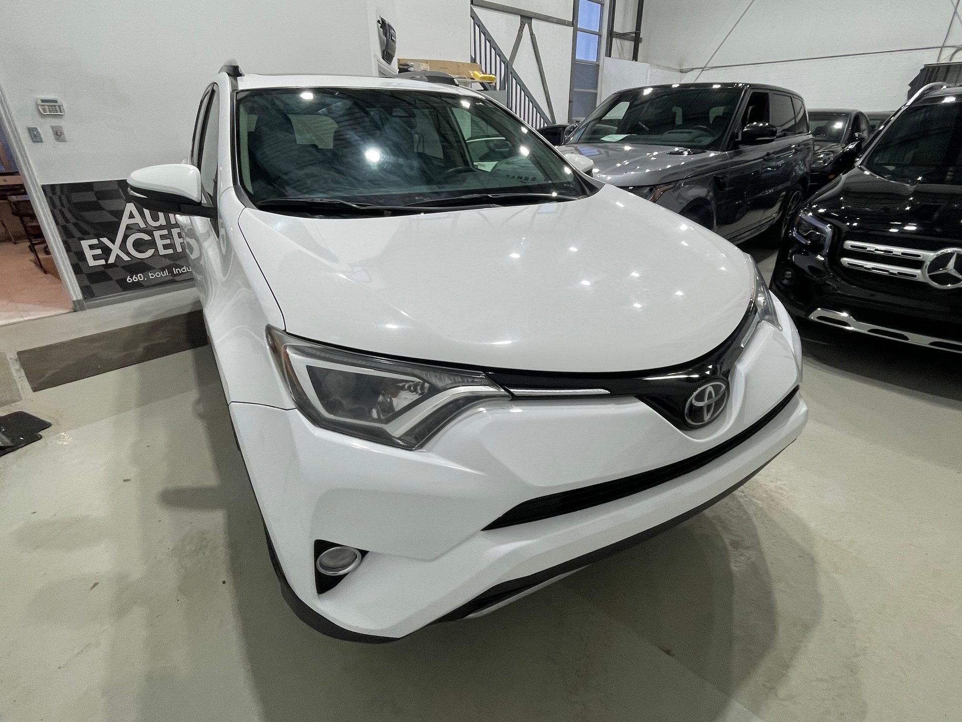 Toyota RAV4 2017 - Thumbnail 3