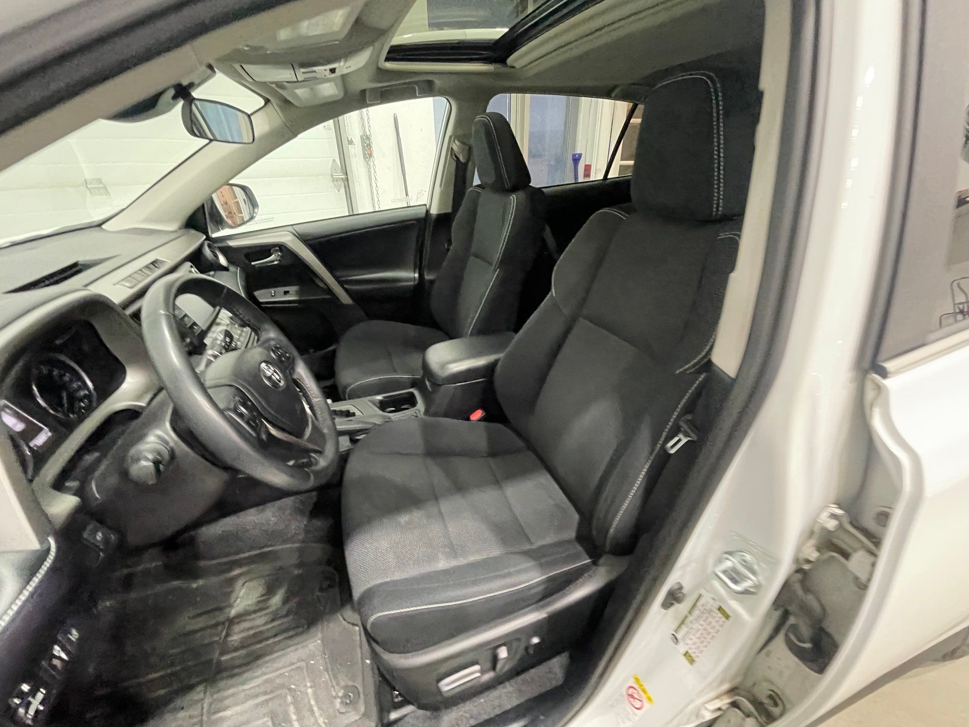 Toyota RAV4 2017 - Thumbnail 12