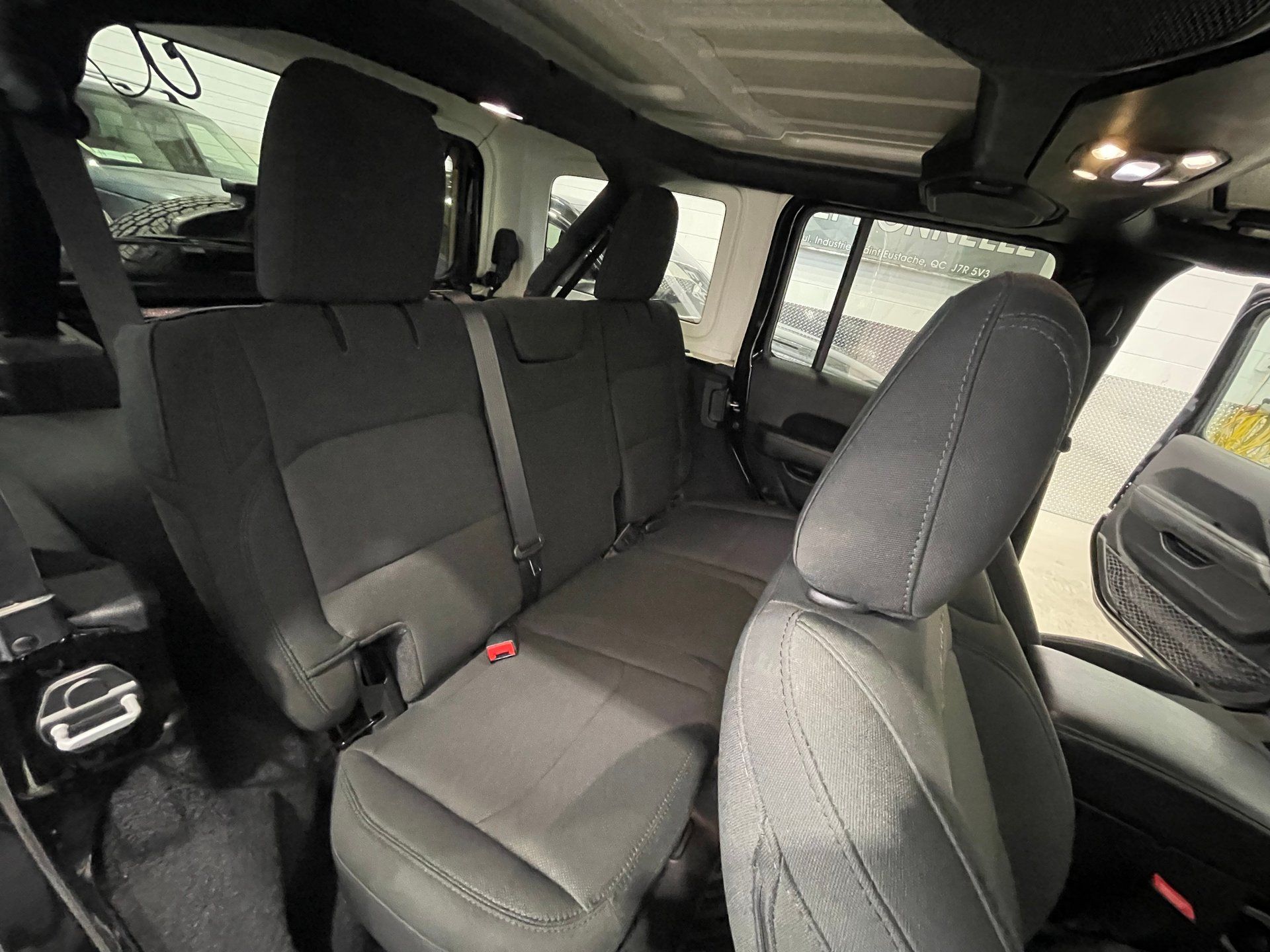 Jeep Wrangler 2020 - Image 26