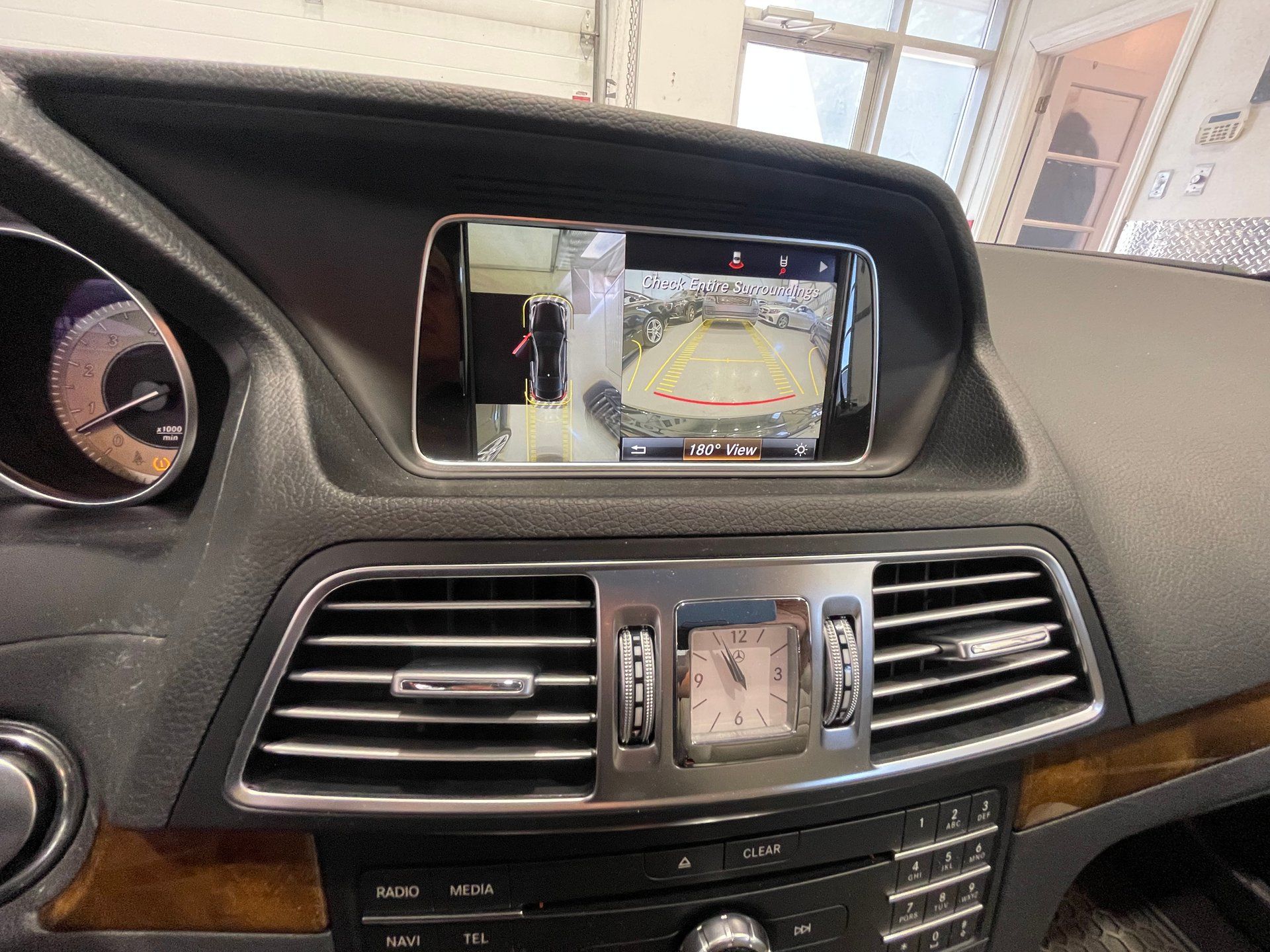 Mercedes-Benz E 400 2016 - Image 24