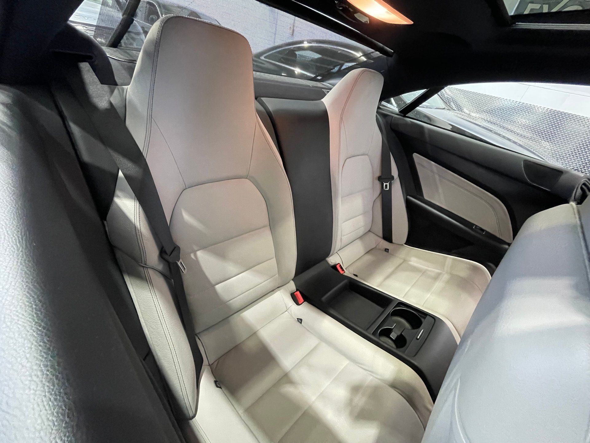 Mercedes-Benz E 400 2016 - Image 20