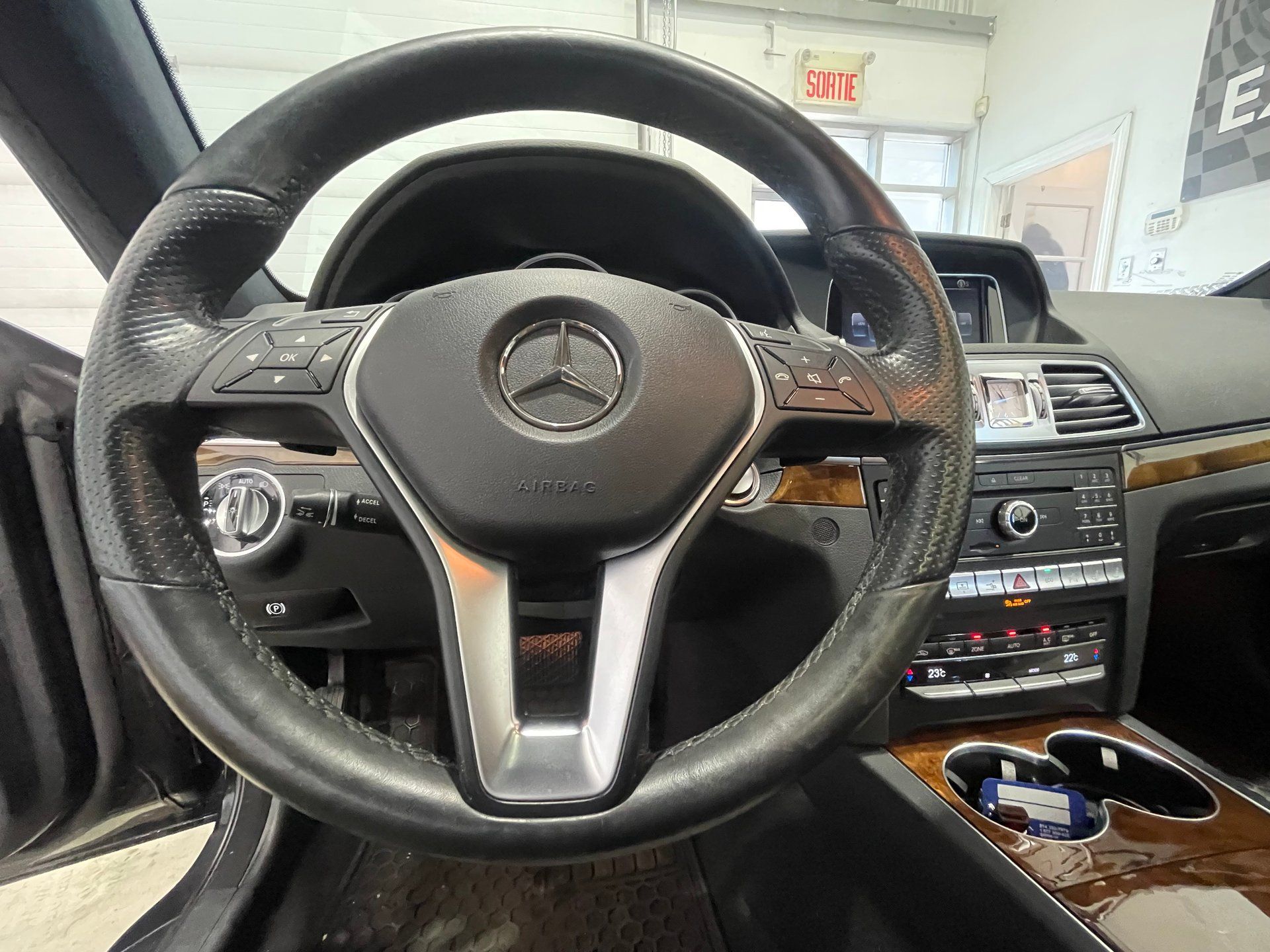 Mercedes-Benz E 400 2016 - Image 28