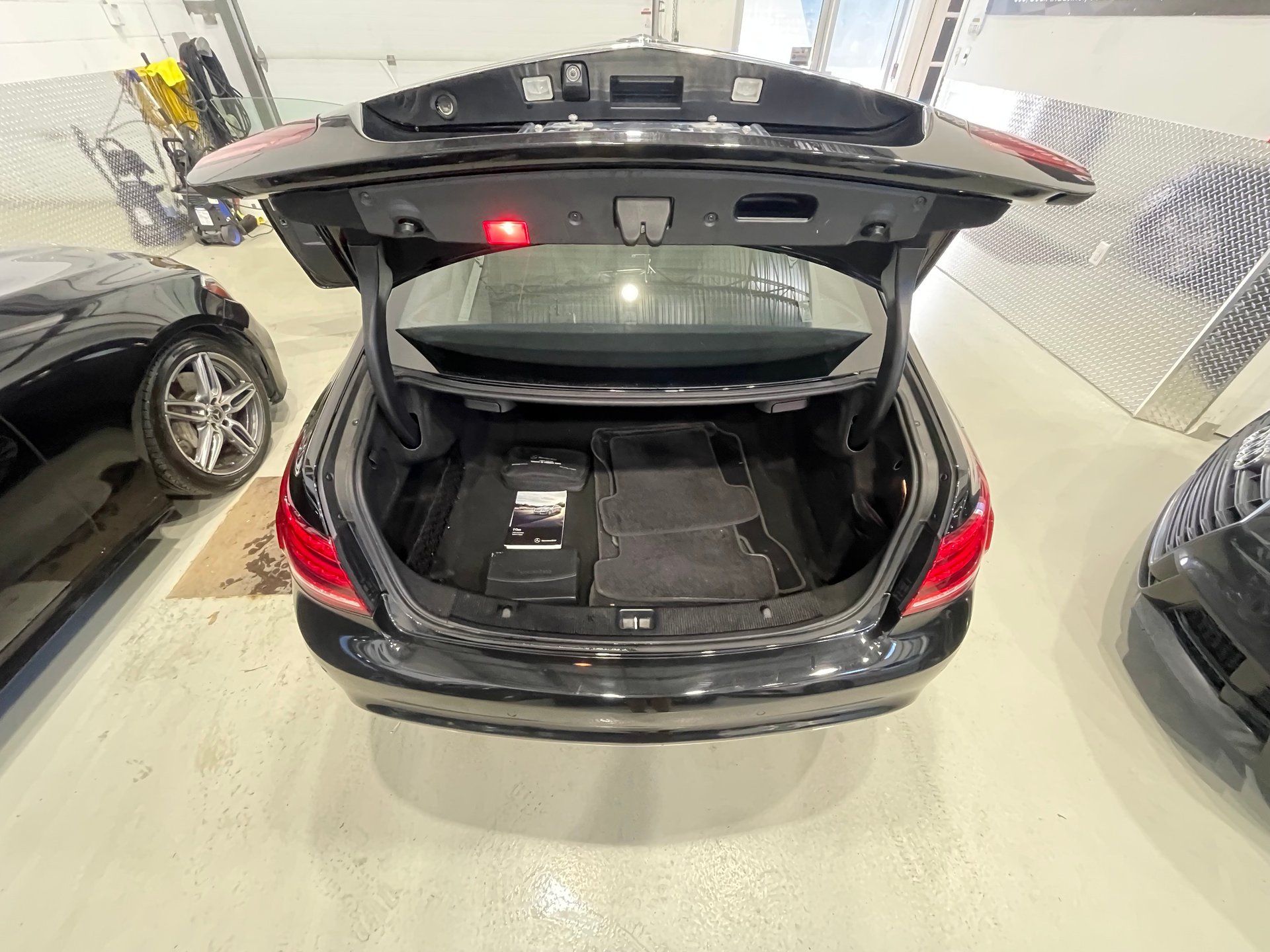 Mercedes-Benz E 400 2016 - Image 17