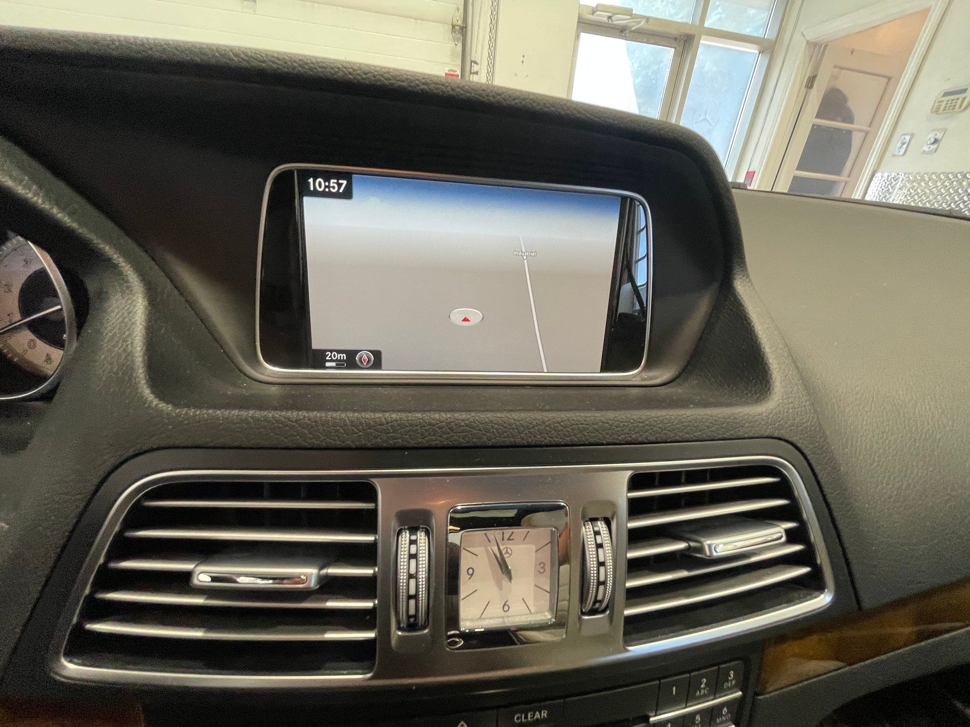 Mercedes-Benz E 400 2016 - Image 30