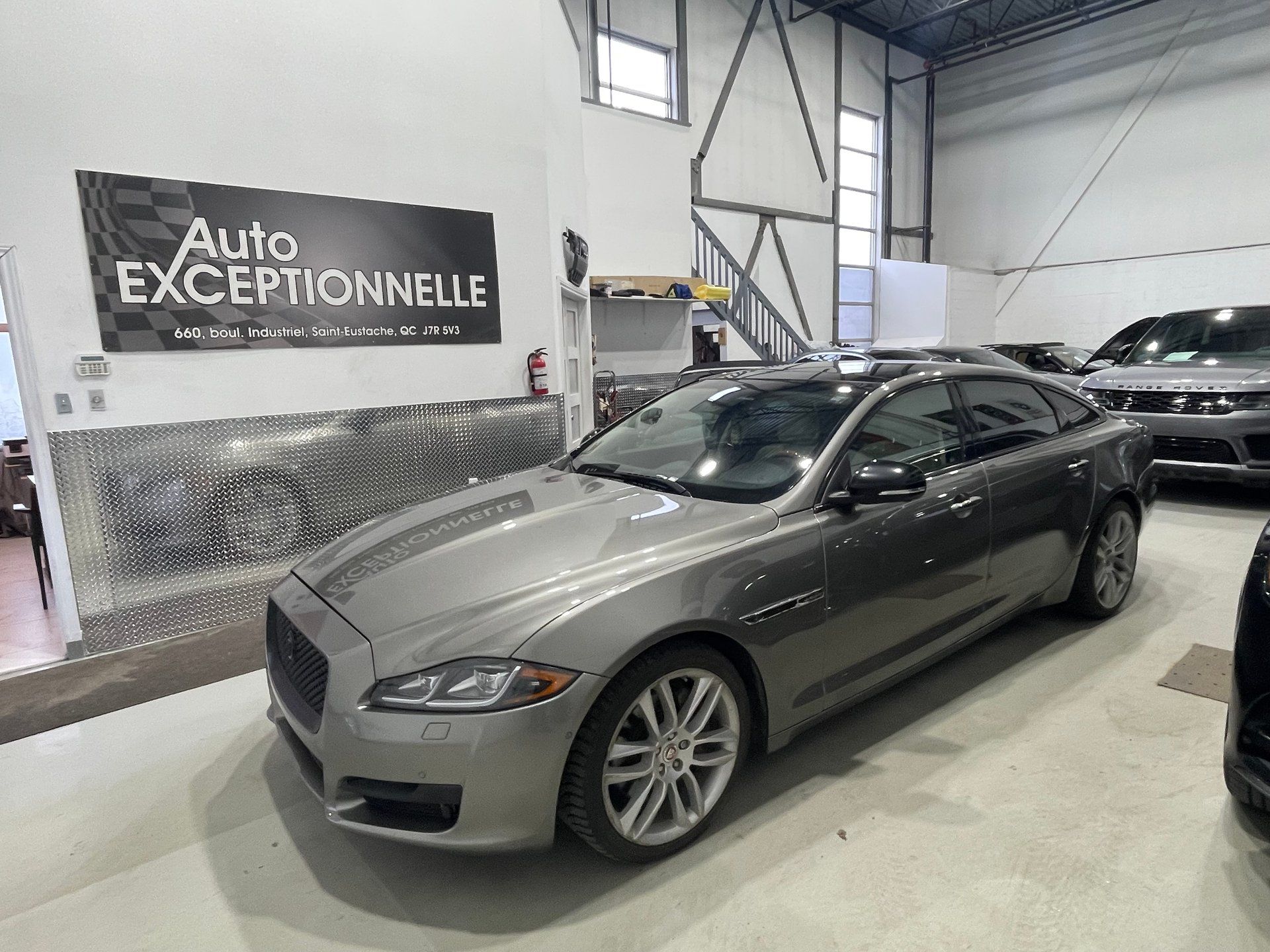 Jaguar XJ 2017 - Image 24