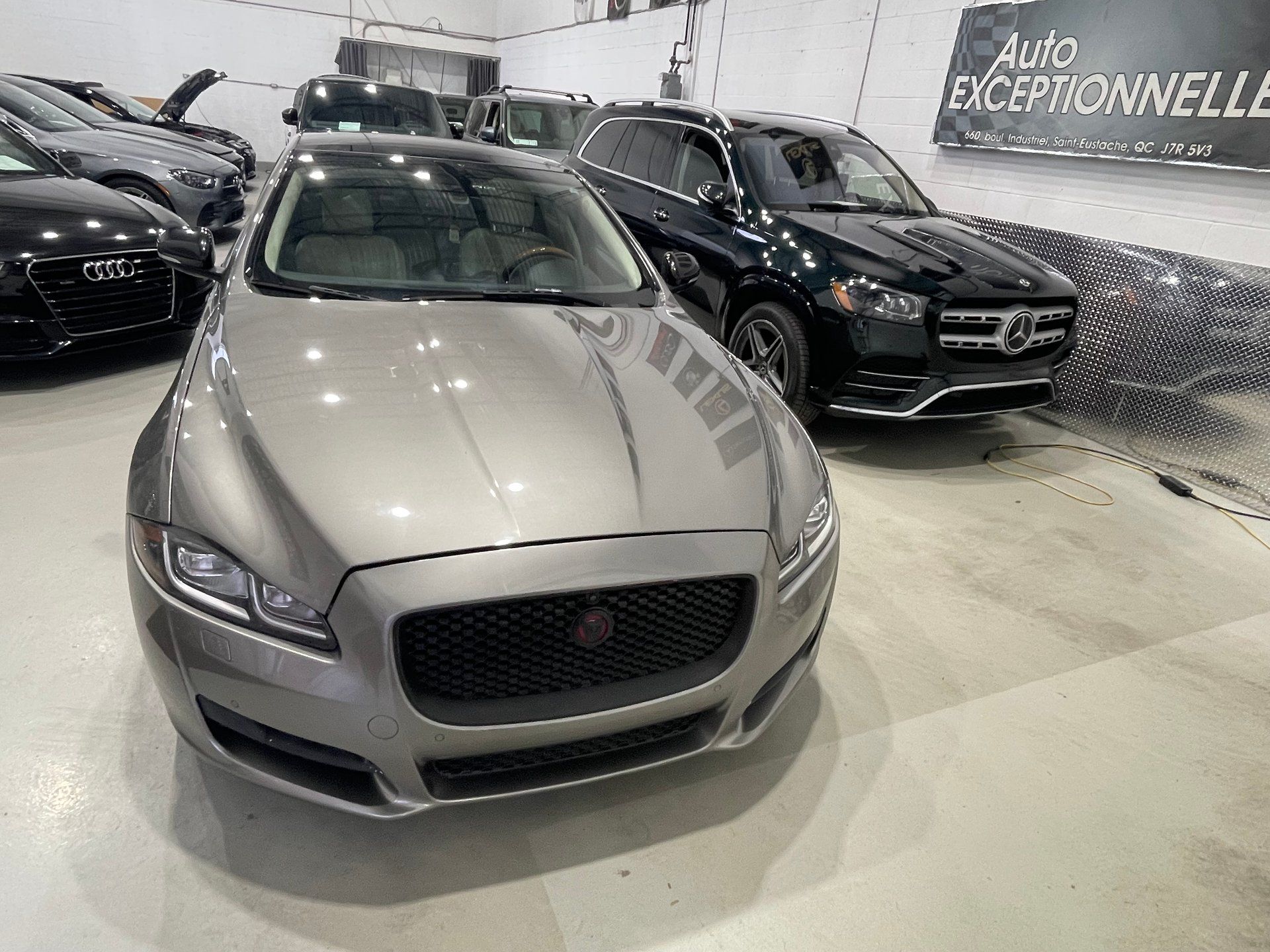 Jaguar XJ 2017 - Image 36