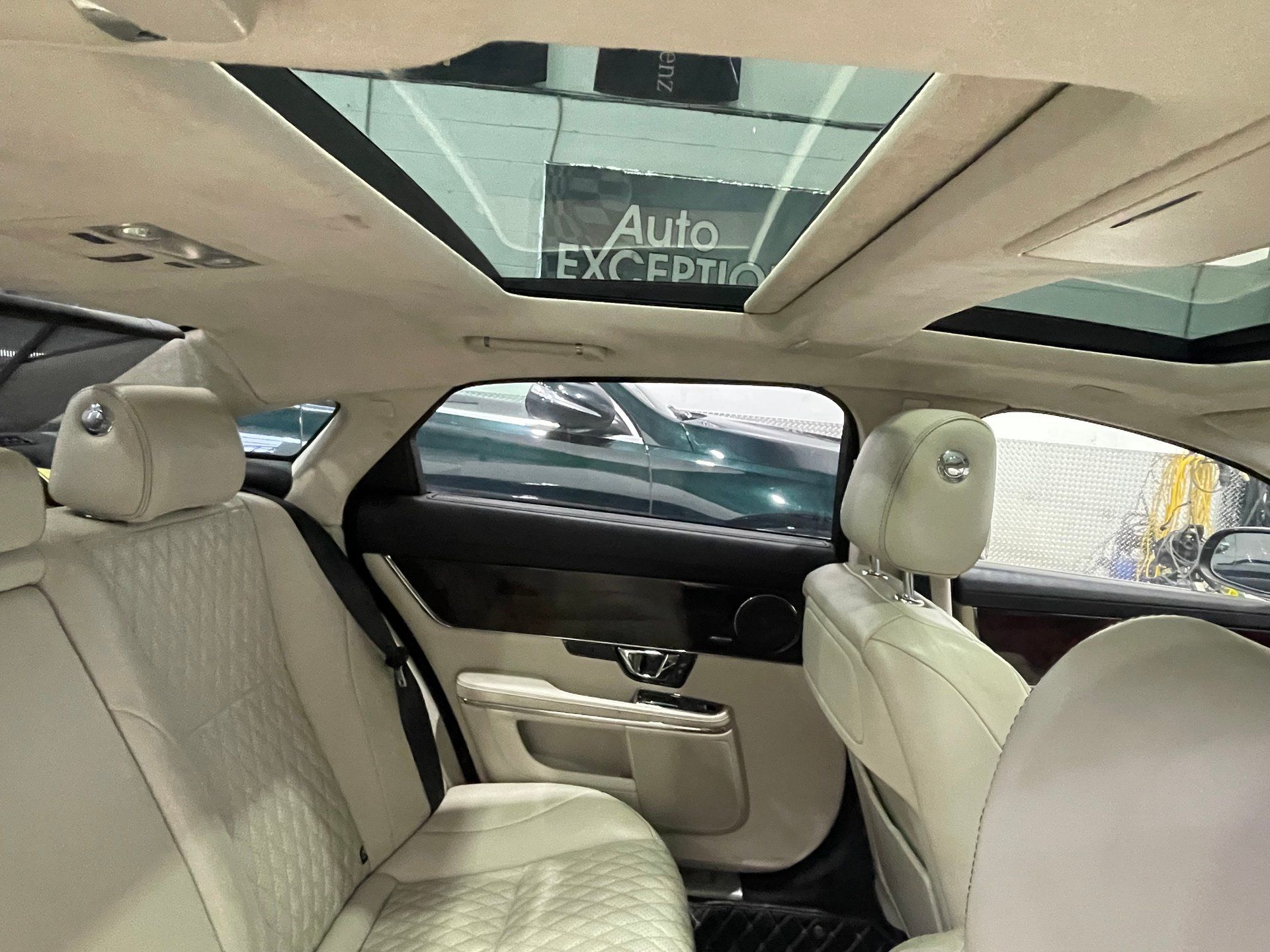Jaguar XJ 2017 - Image 29