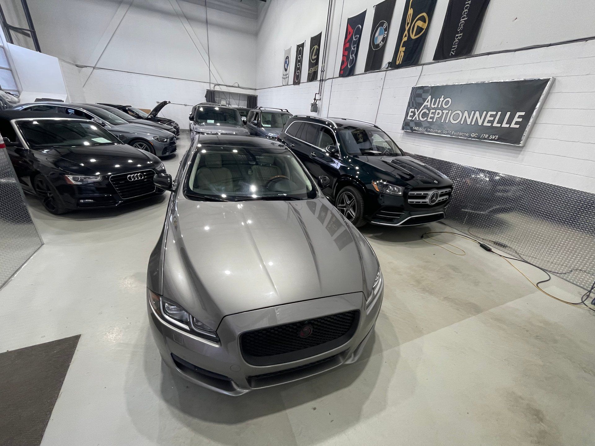 Jaguar XJ 2017 - Image 42