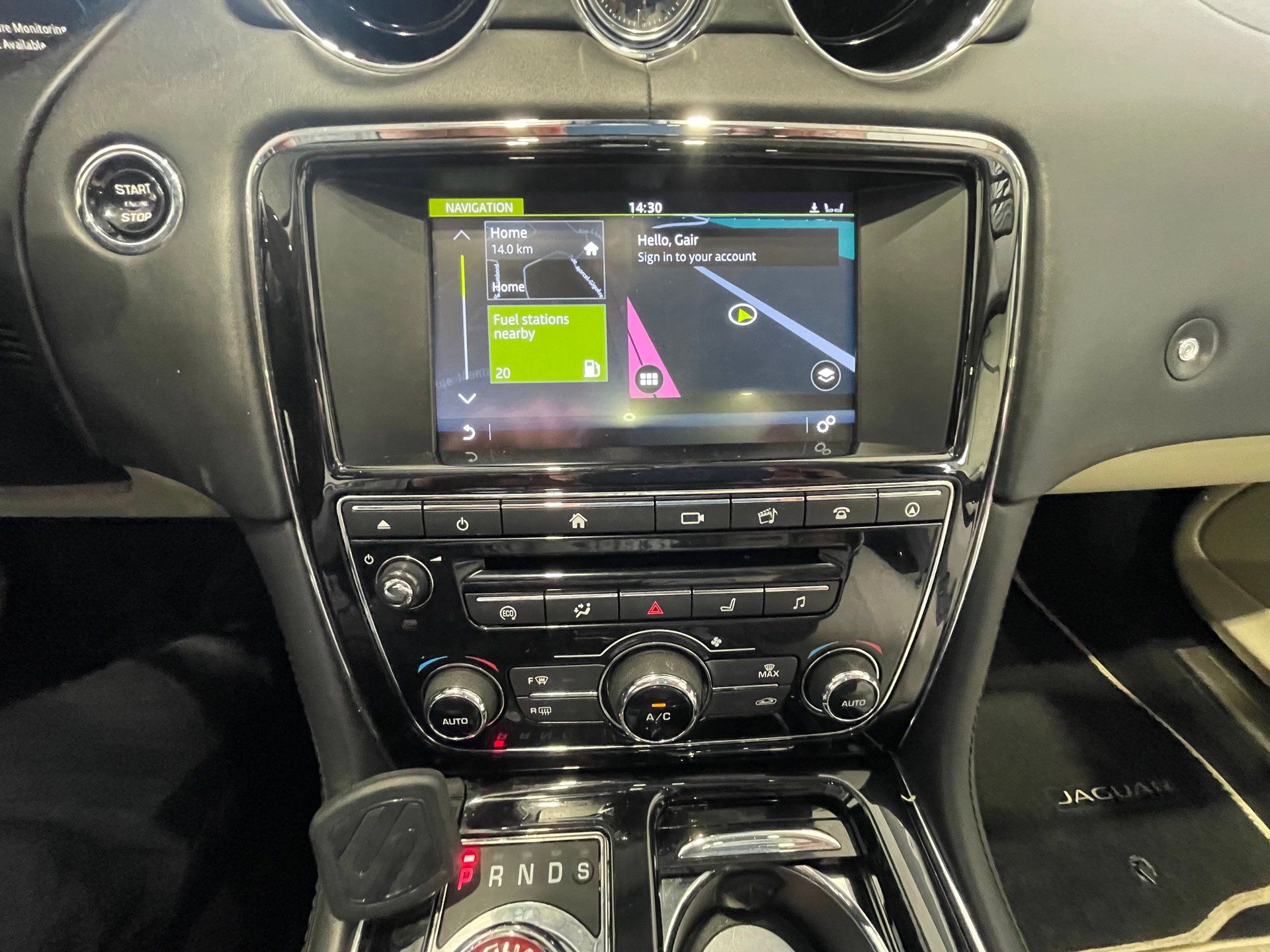 Jaguar XJ 2017 - Image 19