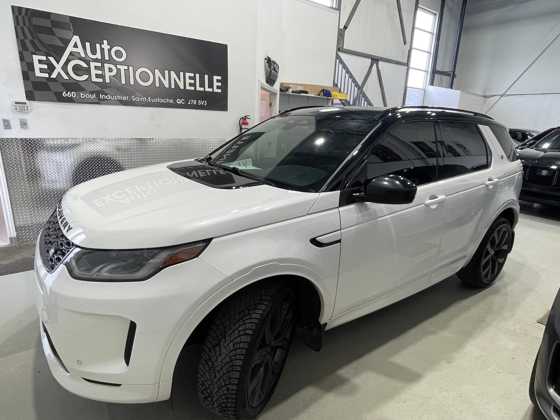 Land Rover Discovery Sport 2023 - Image 8