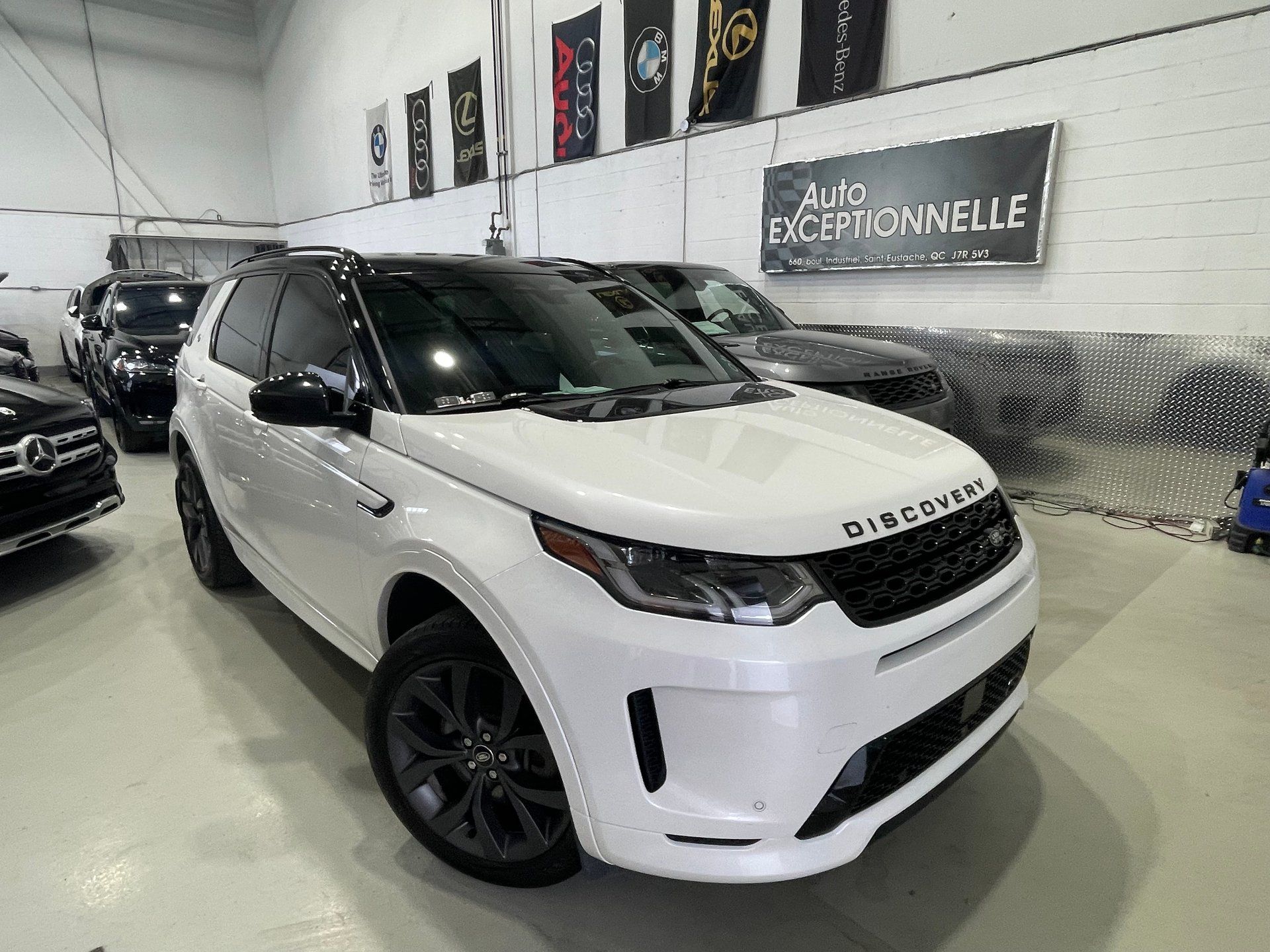 Land Rover Discovery Sport 2023 - Image 2