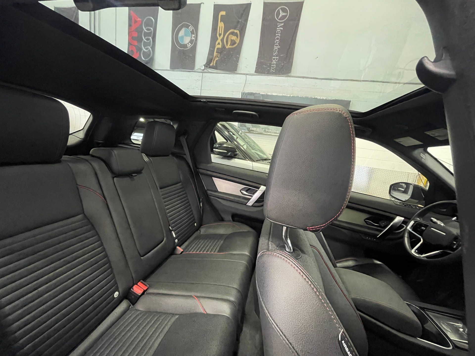 Land Rover Discovery Sport 2023 - Image 17