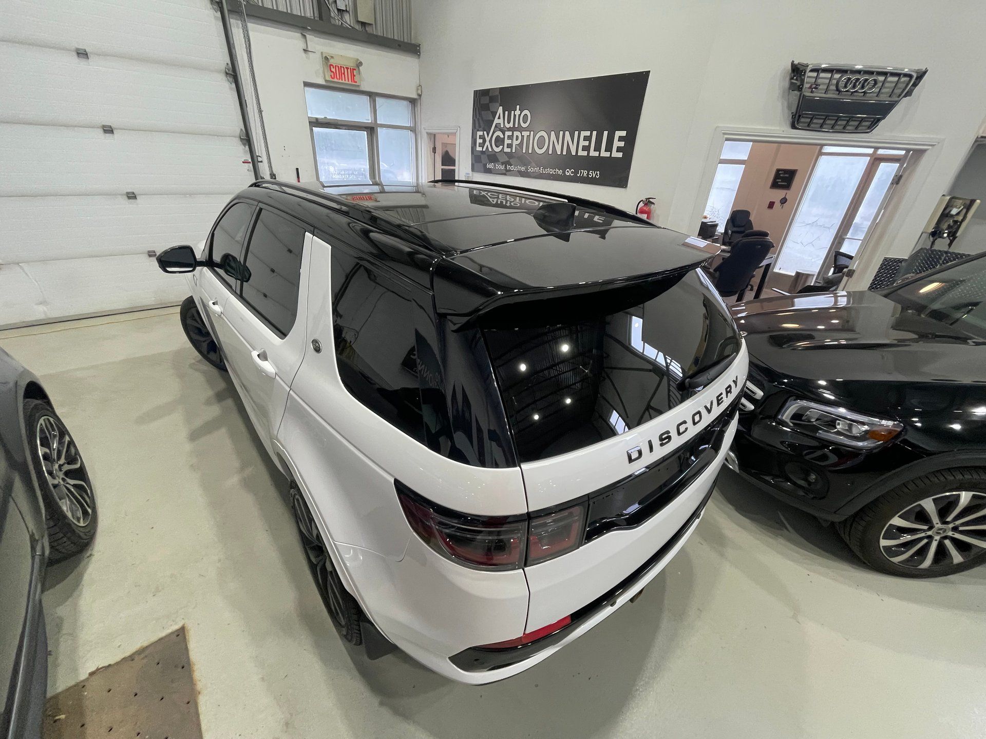 Land Rover Discovery Sport 2023 - Image 11