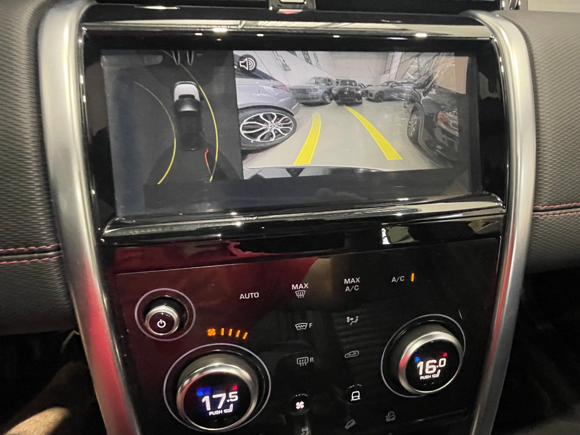 Land Rover Discovery Sport 2023 - Image 29