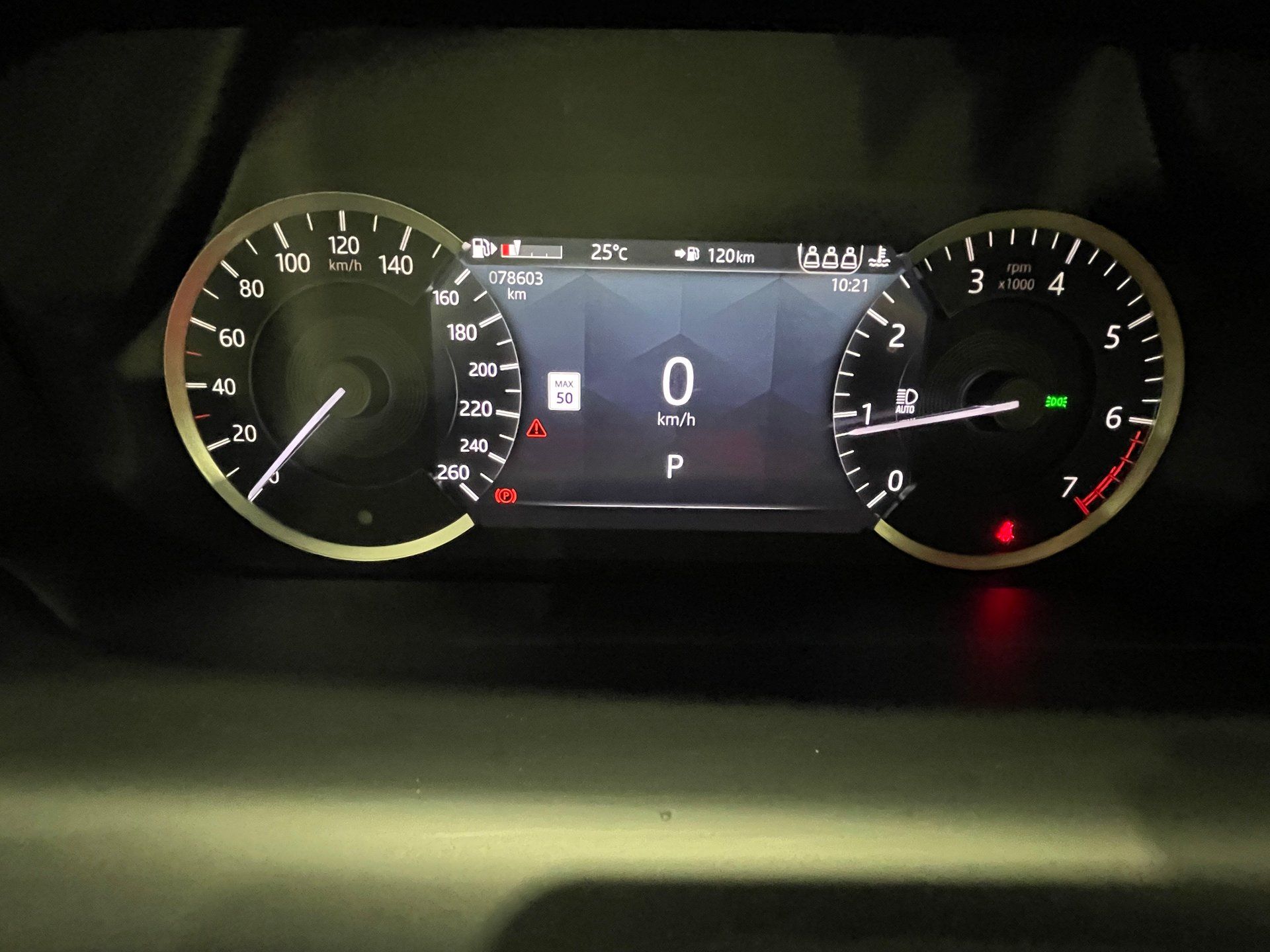 Land Rover Discovery Sport 2023 - Image 30