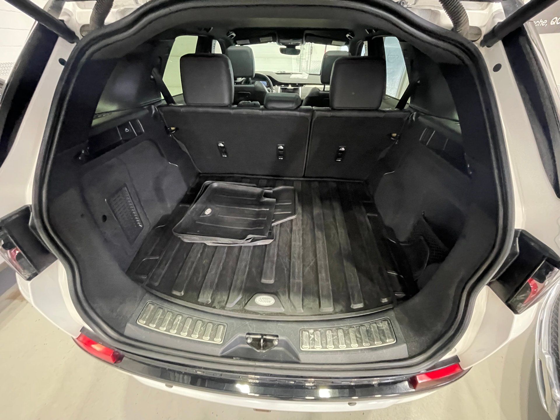 Land Rover Discovery Sport 2023 - Image 22