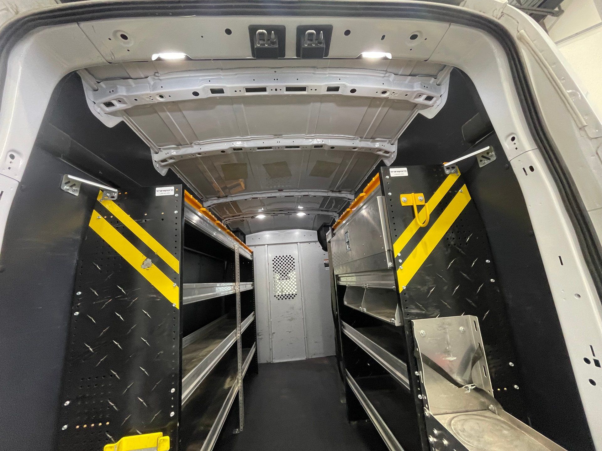 Ford Transit-250 Cargo 2020 - Image 12