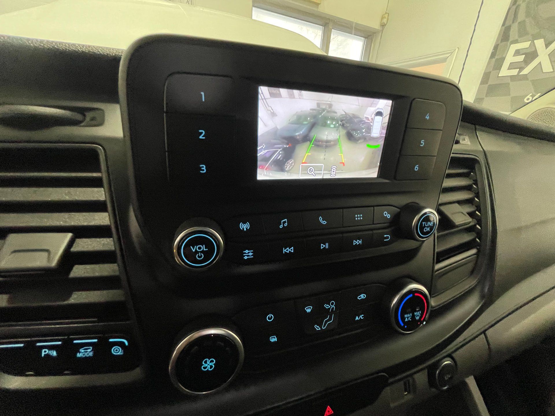 Ford Transit-250 Cargo 2020 - Image 36