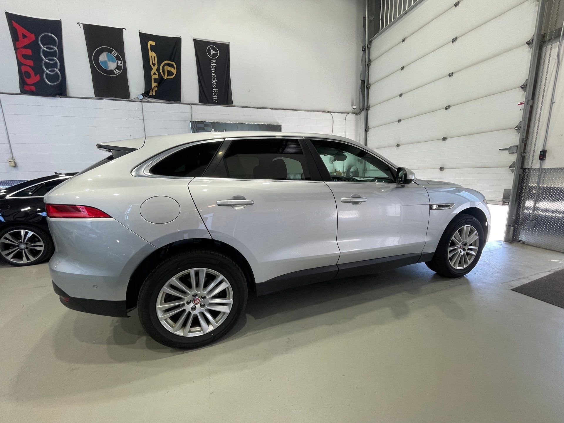 Jaguar F-PACE 2019 - Image 13