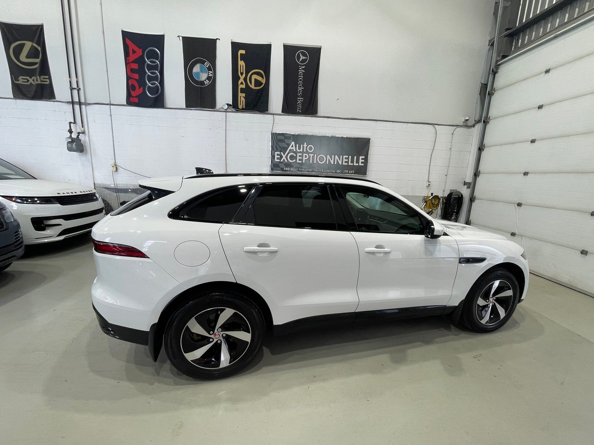 Jaguar F-PACE 2022 - Image 16